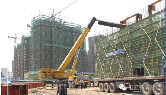 五一假期，杭州一工地的起重機吊機倒塌，造成1人重傷，3人輕傷